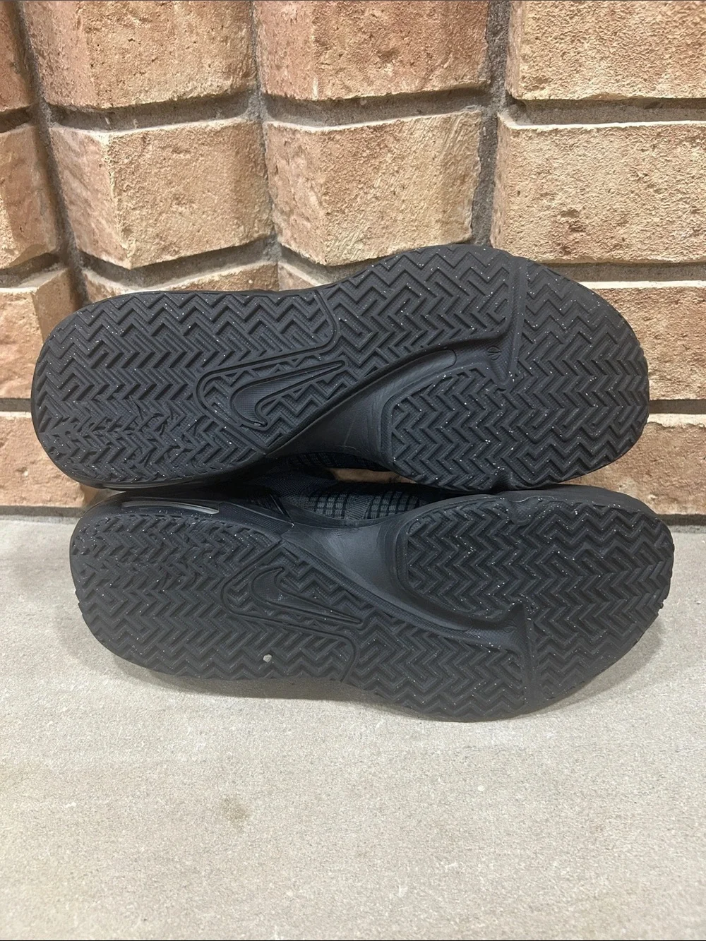Nike LeBron Witness 7 Triple Black DM1123-004 Men’s size 11